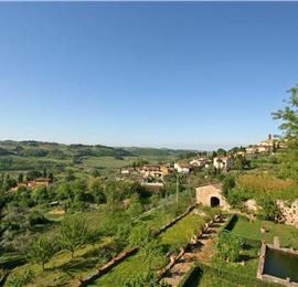 A selection of 2-3 bedroom apartments with shared pool near Florence, Sleeps 4-6